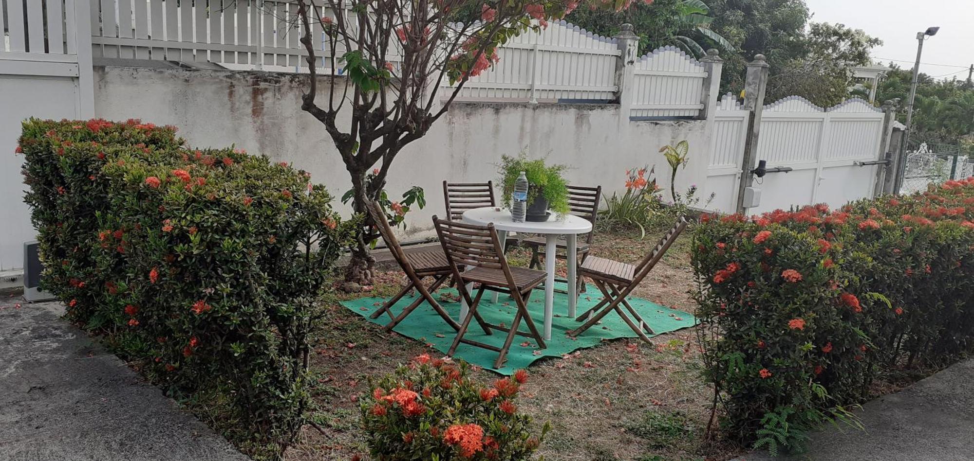 Le P'Tit Nid Cocodydy Apartment Baillif Екстериор снимка